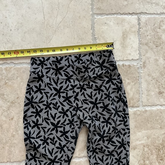 Lands' End Women's Black and White Print Leggings Casual Athleisure - Picture 8 of 9
